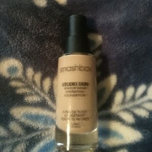 Smashbox Studio Skin 15 Hr Wear Foundation